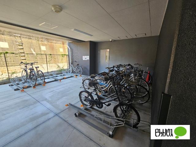 プレサンス北堀江 駐車場