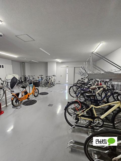 シーズンフラッツ阿波座 駐車場