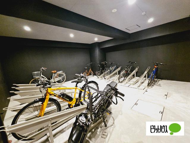 BRAVE常盤町Ⅱ 駐車場