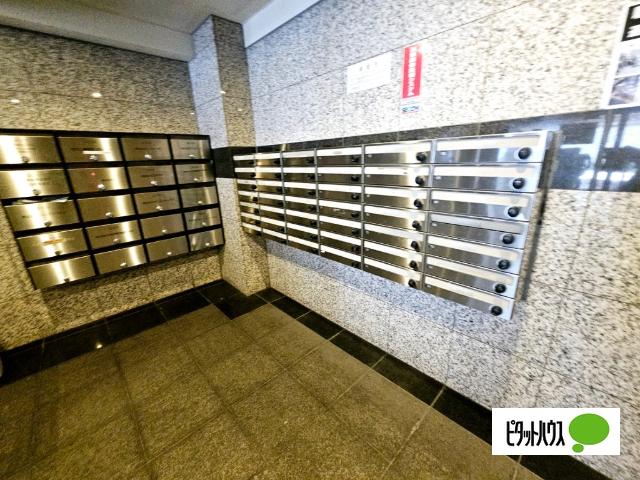 コンフィデンス西本町 駐車場