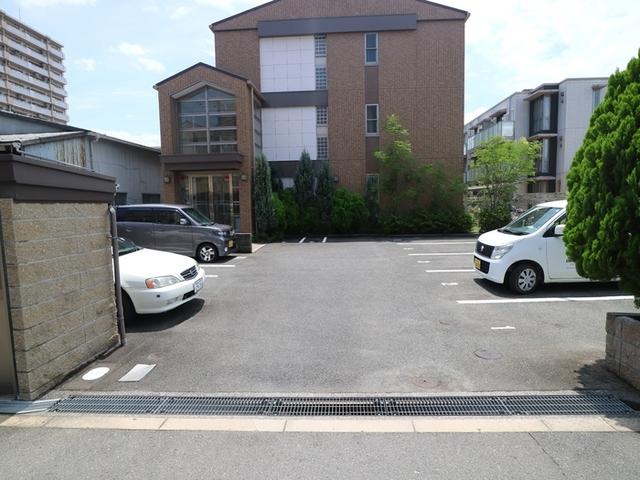 アージュ･ヴェール（207） 駐車場