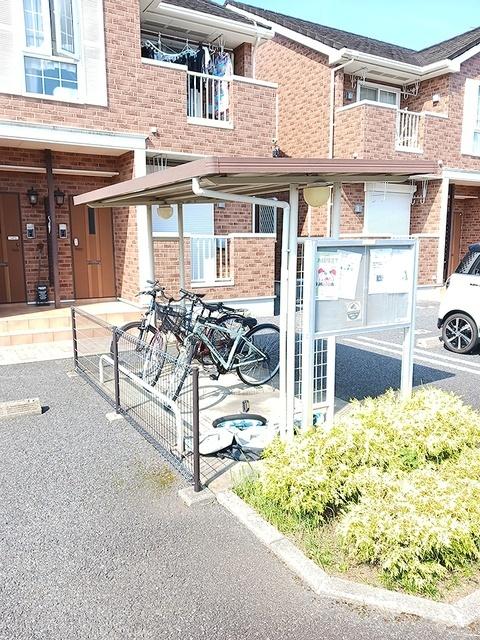 アブニールⅩⅣ（101） 駐車場