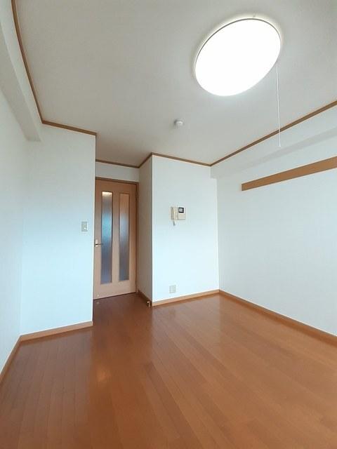 セモア中山（402） 室内