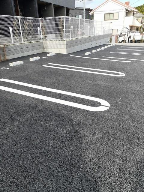 イヤサカ（104） 駐車場