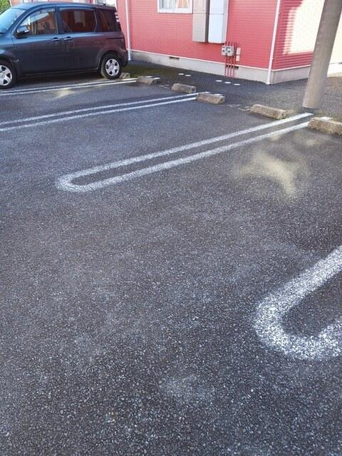 アヴニールⅩⅠ（103） 駐車場
