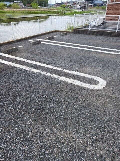 ファミールⅣ（103） 駐車場