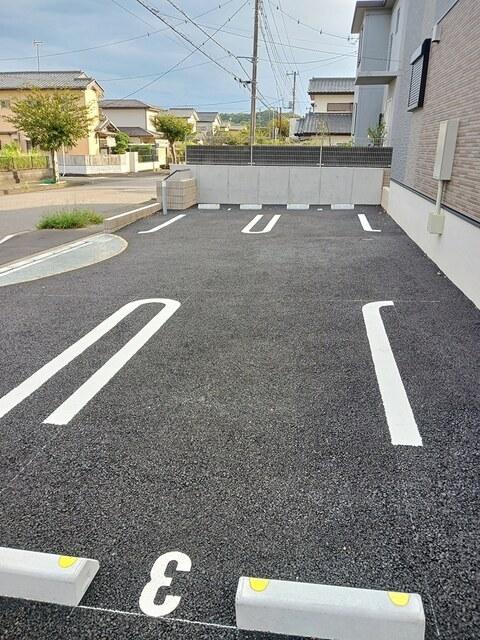 レジデンスさくら（101） 駐車場