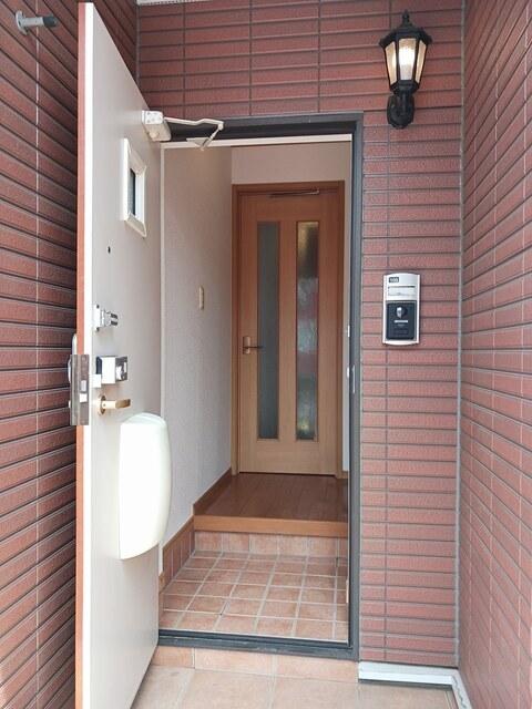 アヴニールⅩⅢ（103） 玄関