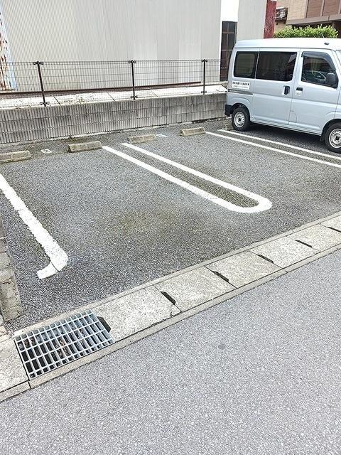 ウエスト　ウッド（101） 駐車場