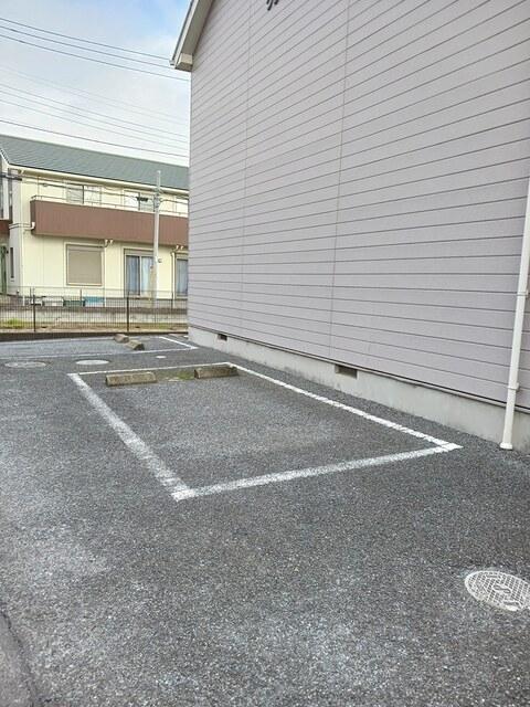 クレセント２１Ｃ（201） 駐車場