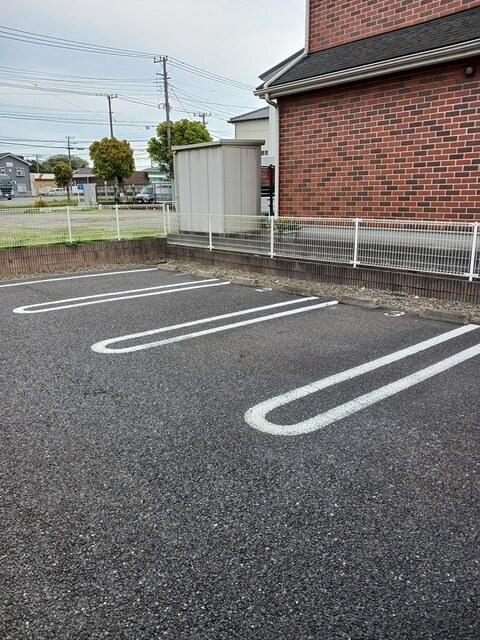 エレガント（101） 駐車場