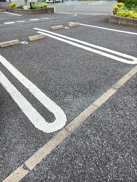 フォレストⅥ（203） 駐車場