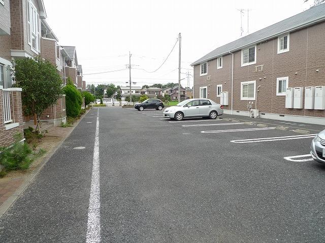 カフリーィエＢ（203） 駐車場