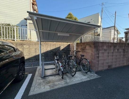 メゾンクレシア 駐車場