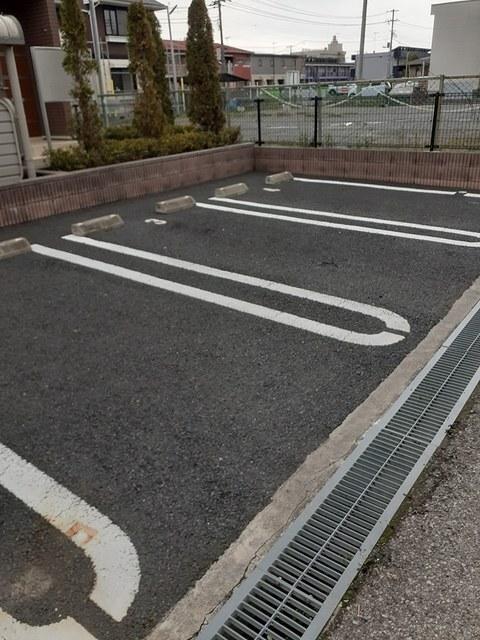 マ・メゾン（101） 駐車場