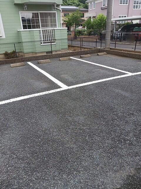 クレストヒルズＦ（202） 駐車場