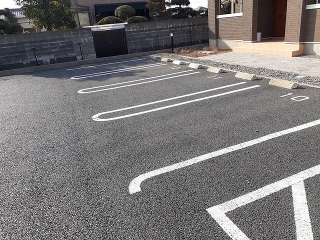 リーブル　プラースⅡ（203） 駐車場
