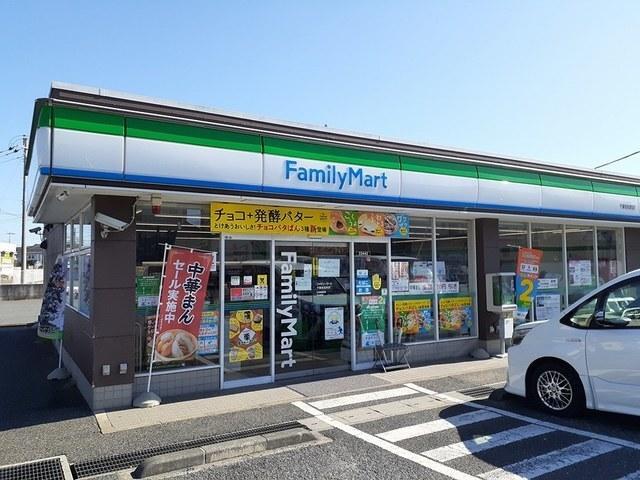 ファミリーマート：850m