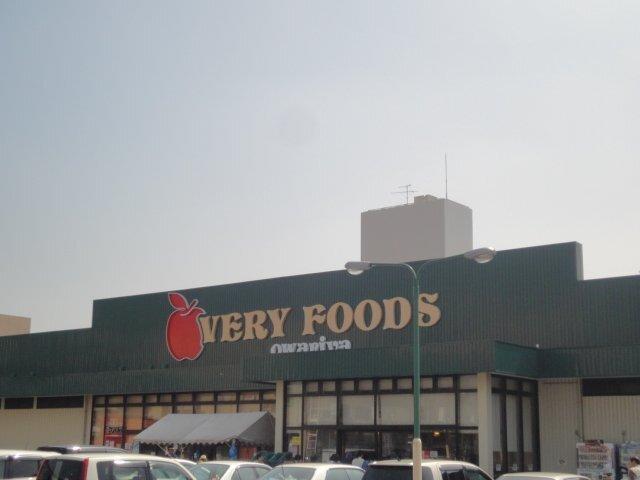ベリーフーズ尾張屋君津店：893m