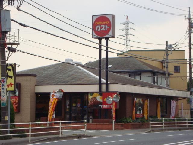 ガスト(ファミリーマート)：700m