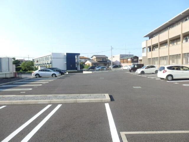 クレインヒルズ（305） 駐車場