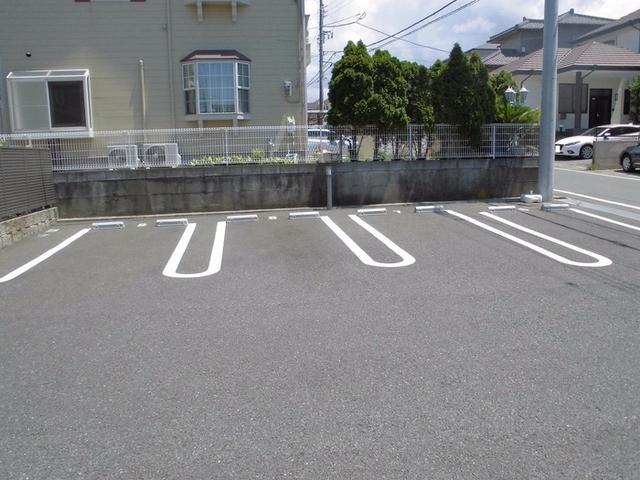 エトランゼ（101） 駐車場