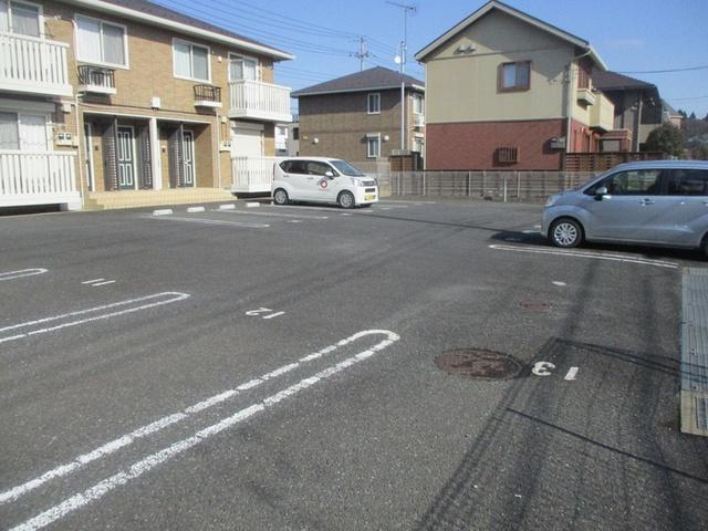 ラプランタン　B（102） 駐車場