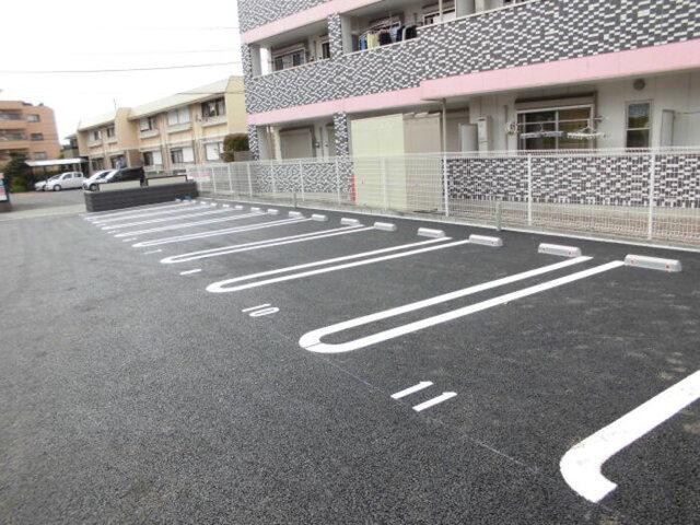 グラン・マーキュリー（103） 駐車場