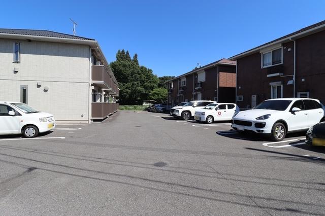 シャインハイツ（102） 駐車場