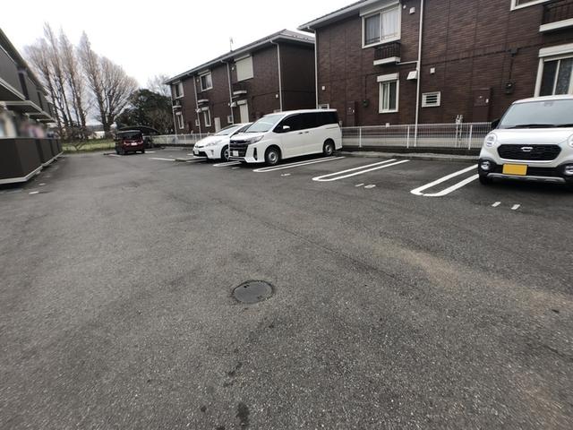 シャインハイツ（102） 駐車場