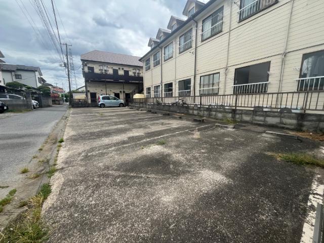 メゾン八幡B（101） 駐車場