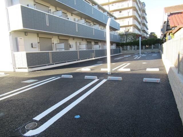 D-room穴川２丁目（302） 駐車場