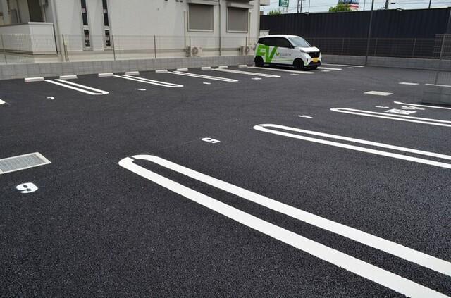 D-ROOM君塚ⅠB（203） 駐車場