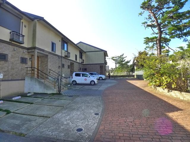 リビングタウン汐見丘（102） 駐車場
