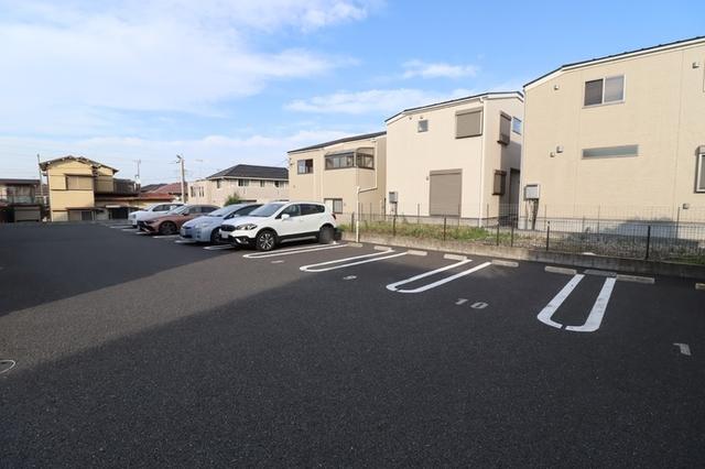 リヴェール（105） 駐車場