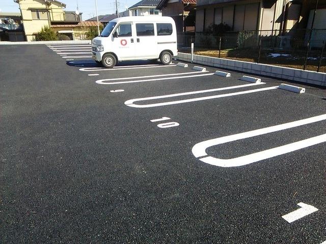 リヴェール（105） 駐車場