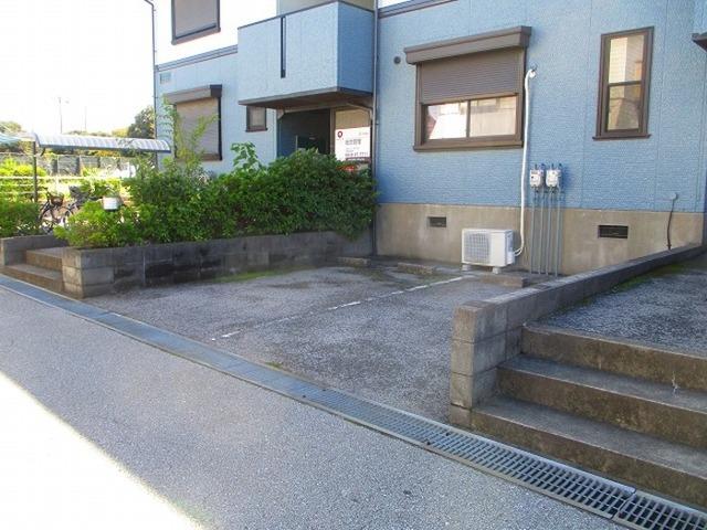 ハイカムール・浅井（202） 駐車場