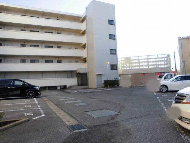 カーサフィオーレ（405） 駐車場