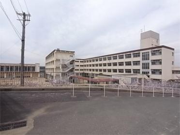 神戸市立桃山台中学校：1101m