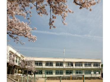 須磨浦小学校：873m