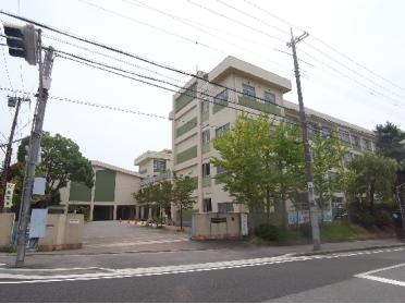 明石市立松が丘小学校：858m