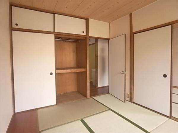 シャトー朝霧 収納