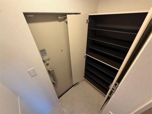 リヴァーサイド　ヴィラ 玄関