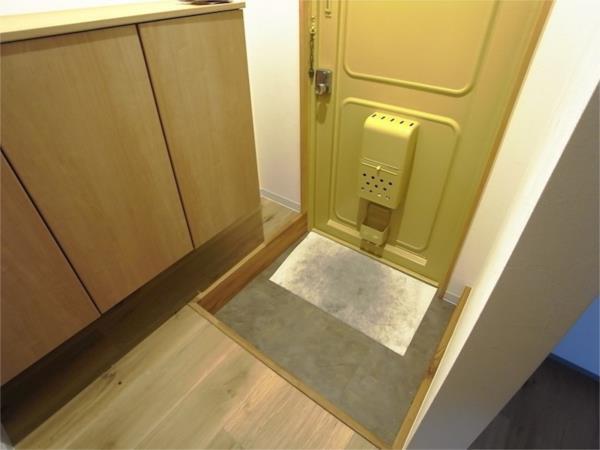 かぎ屋ビル 玄関