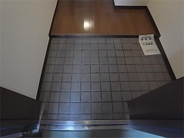プラザハイツ二ツ屋B棟 玄関