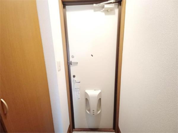 リビングタウン西野 玄関