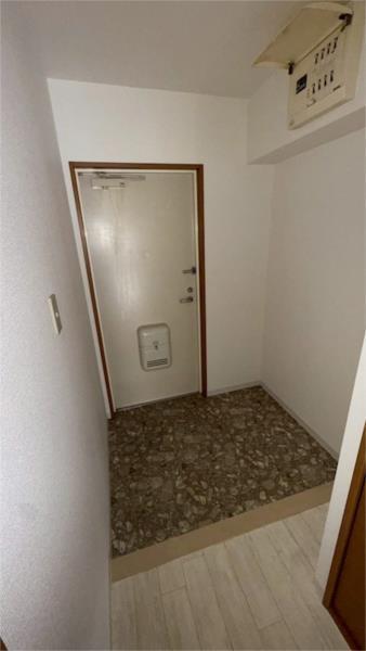 ネオパストラル 玄関