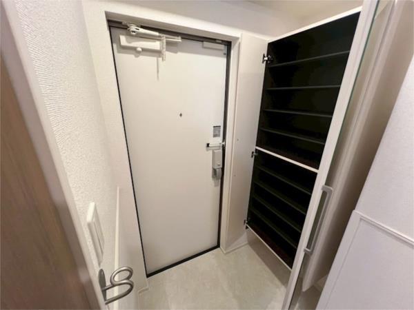 ヒカルサ尼崎神崎町 玄関