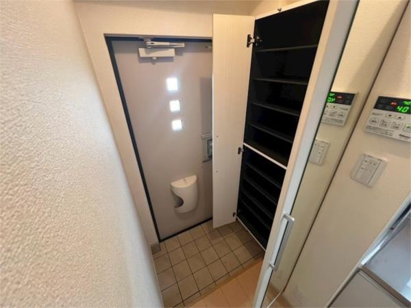 ディアコート口酒井　弐番館 玄関