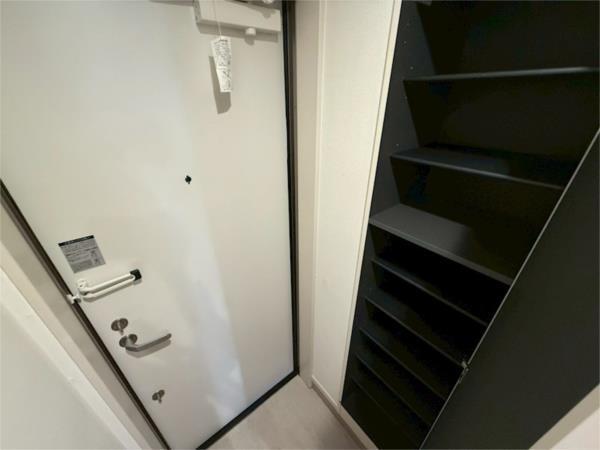 リブリ・oak 出屋敷 玄関